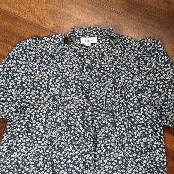 Boheme Short Sleeve V Neck Blue and White Floral Blouse Size Small - Picture 2 of 7